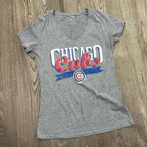 Genuine Merchandise 5th & Ocean Womens Chicago Cubs T-Shirt V-Neck Gray Size M